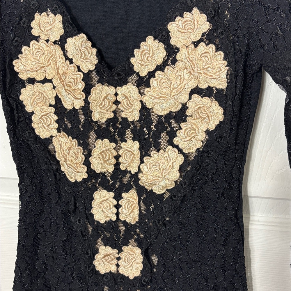 BOSTON PROPER black lace long sleeve top embroidered floral heart shape design - Picture 3 of 10
